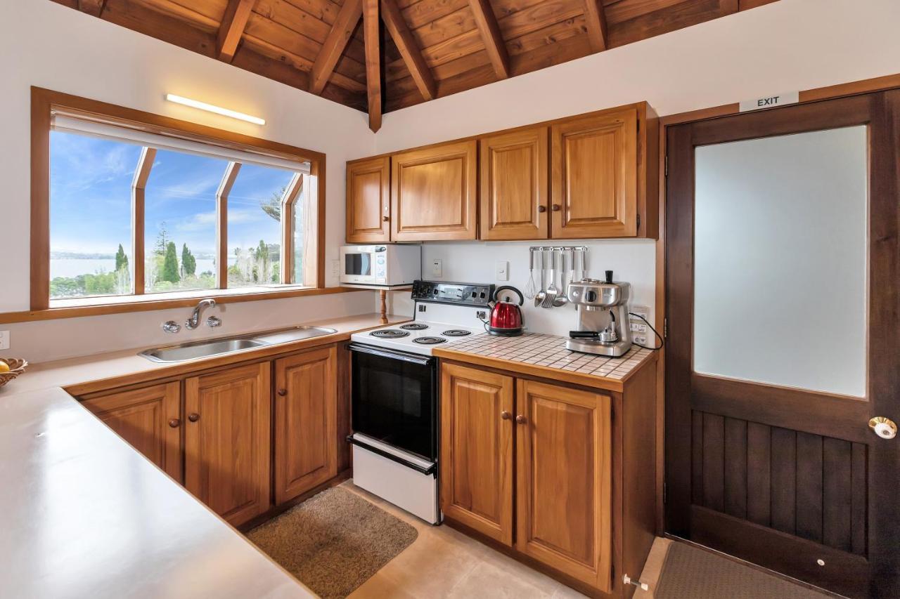 Te Maiki Retreat - Russell Holiday Home Экстерьер фото