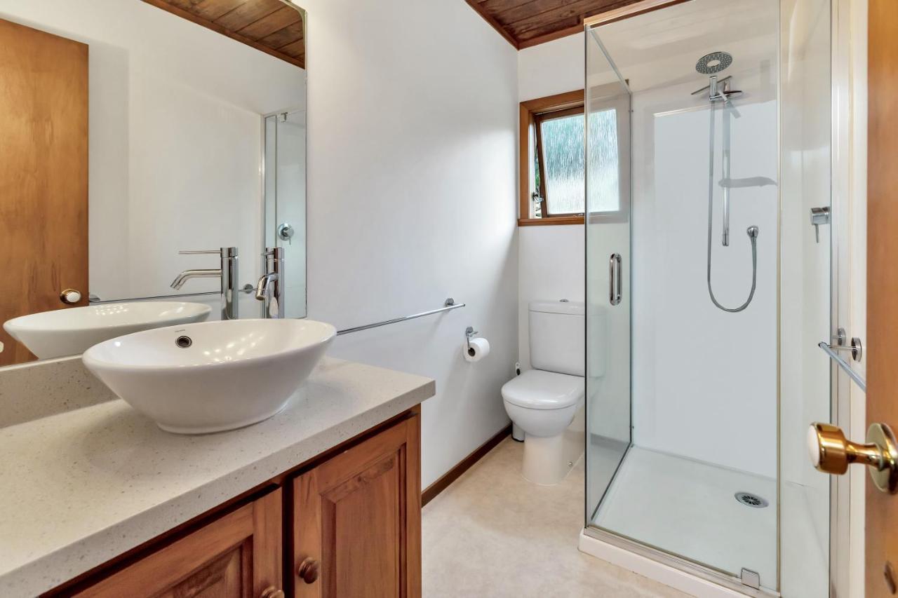 Te Maiki Retreat - Russell Holiday Home Экстерьер фото